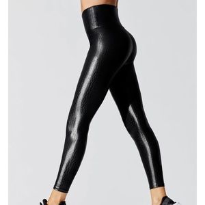 Carbon38 7/8 crocodile shine leggings